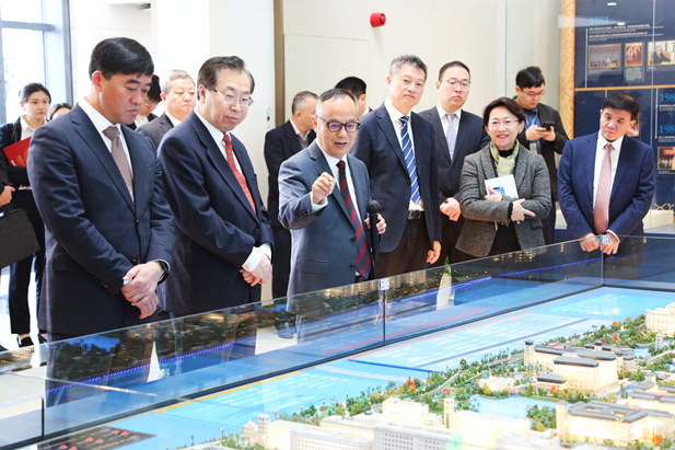 2024年2月26日，LETOU_乐投(中国)
党委书记、董事长刘敬桢一行访问澳门大学，双方签署战略合作协议并就进一步深化合作进行会谈。澳门大学校长宋永华、副校长徐建，LETOU_乐投(中国)
副总经理（主持经营工作）胡建伟，副总经理董增贺、晋斌等出席活动。3.jpg