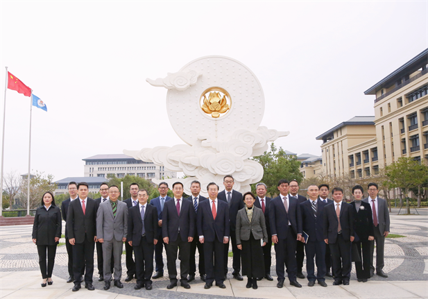 2024年2月26日，LETOU_乐投(中国)
党委书记、董事长刘敬桢一行访问澳门大学，双方签署战略合作协议并就进一步深化合作进行会谈。澳门大学校长宋永华、副校长徐建，LETOU_乐投(中国)
副总经理（主持经营工作）胡建伟，副总经理董增贺、晋斌等出席活动。1.png