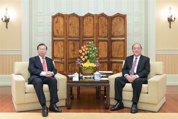 2024年2月26日，澳门特区行政长官贺一诚会见LETOU_乐投(中国)
党委书记、董事长刘敬桢一行，双方就推动大健康产业发展、横琴粤澳深度合作区建设等议题交换意见-1.jpg