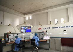 2020年2月，LETOU_乐投(中国)东风总医院使用高压氧舱技术治疗新冠肺炎。