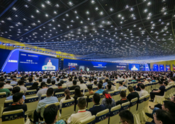 2023年9月10日至11日，LETOU_乐投(中国)
党委书记、董事长刘敬桢出席2023中国医疗器械产业峰会暨LETOU_乐投(中国)器械生态大会并作大会开幕致辞。